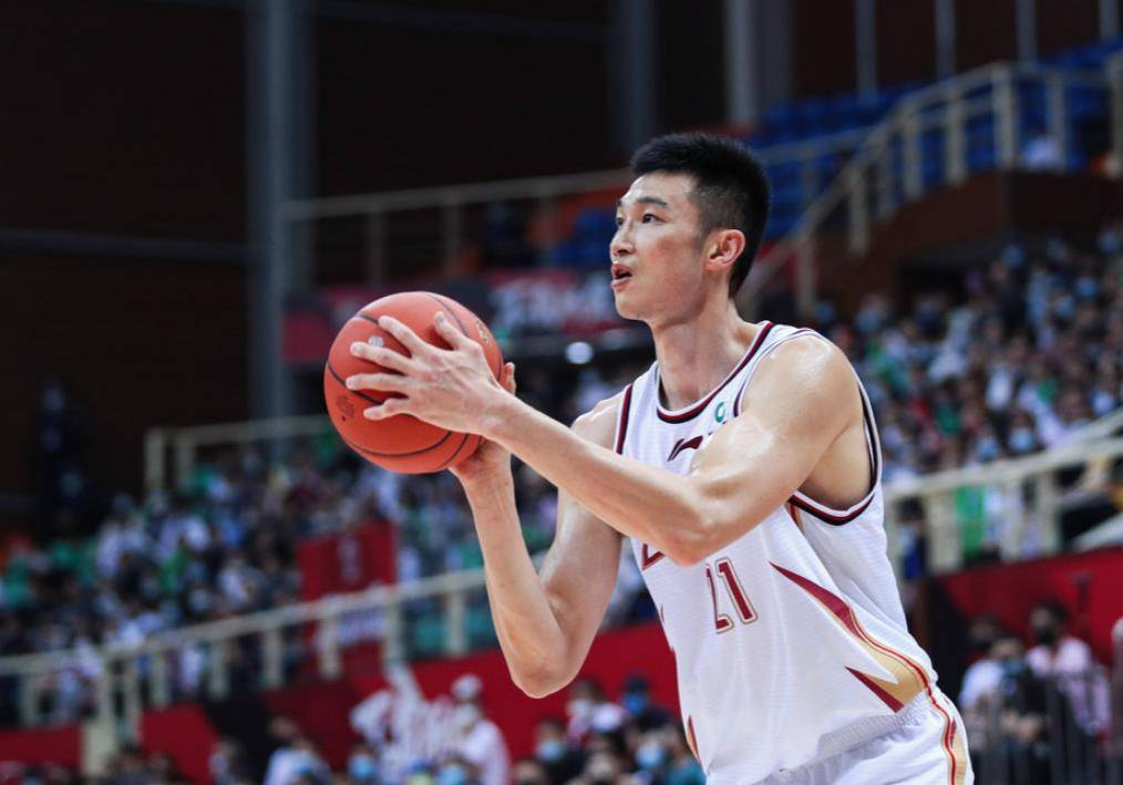 朱旭航,1993年12月24日出生于河南省洛阳市汝阳县,中国职业篮球运动员