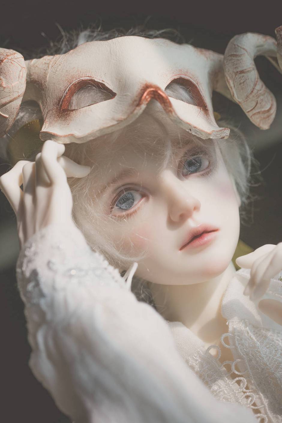 ( i>ball—jointed doll /i>),即"球型关节人偶"或者"球型关节人形"