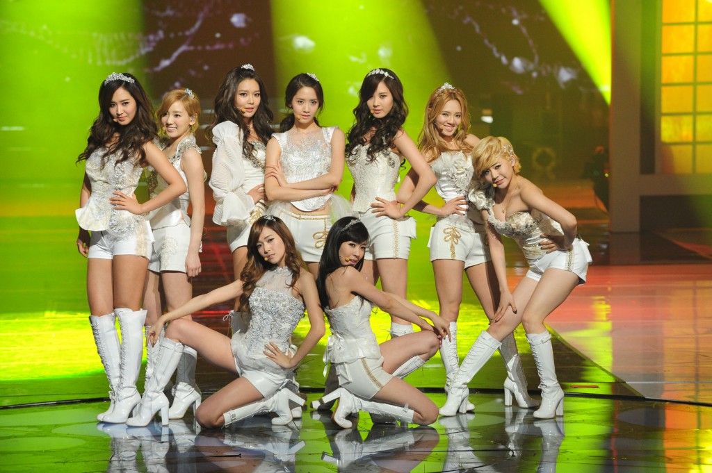 kissing you》 是韩国女子组合<a target="