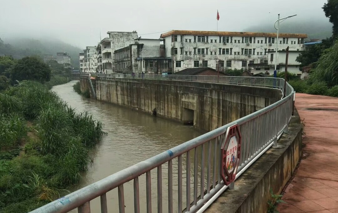  p>通门镇,隶属于广东省云浮市 a target="_blank" href="/item/郁南