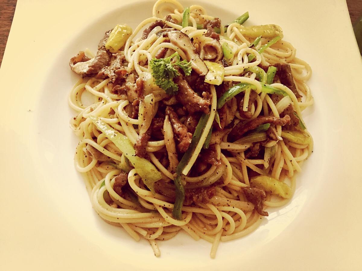  p>黑胡椒意大利面是一道由 a href="#" data-lemmaid="2734577">