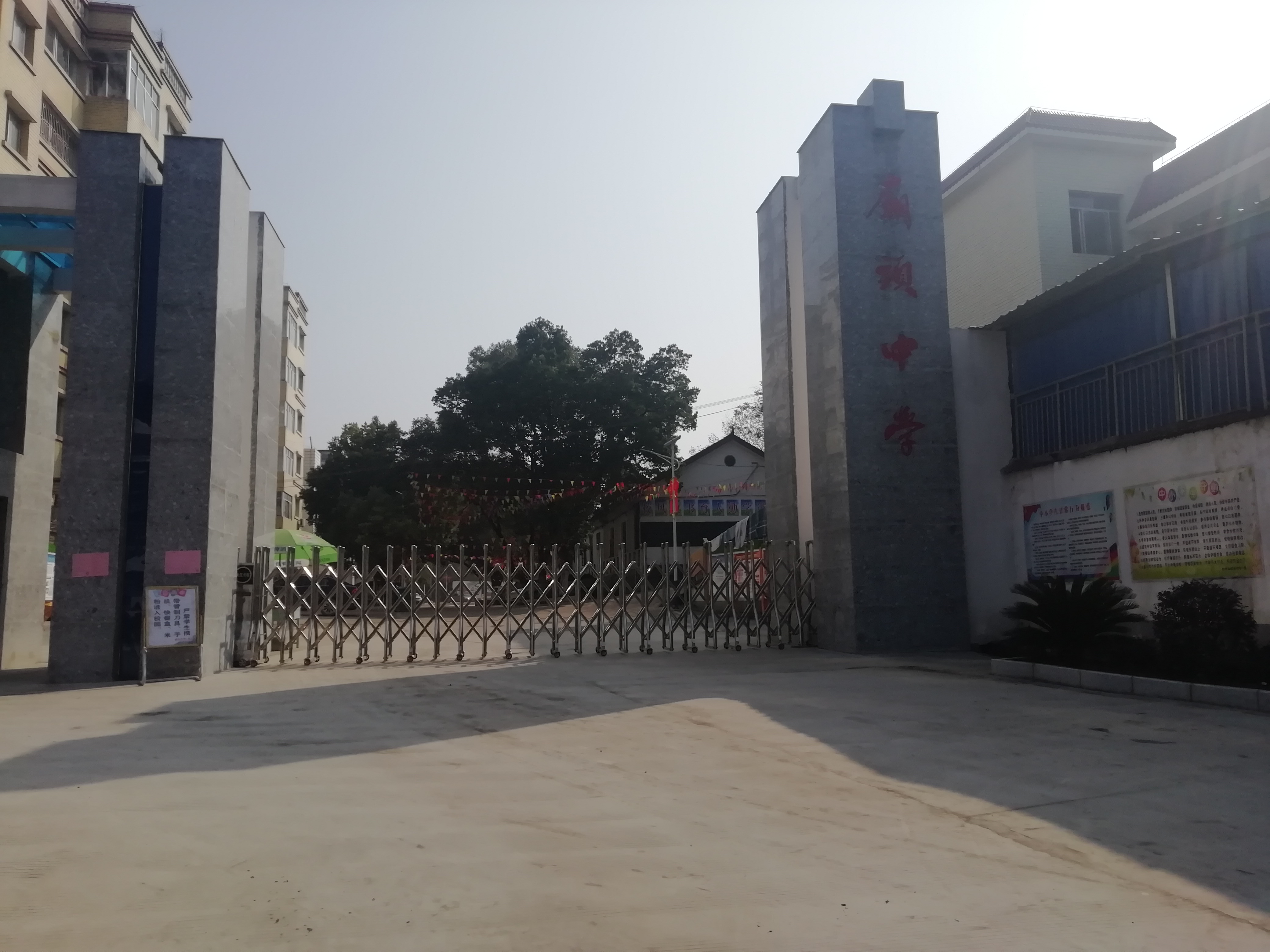  p>庙头高中始创于1958年,其前身为"全州县第四初级中学",简称"全州县