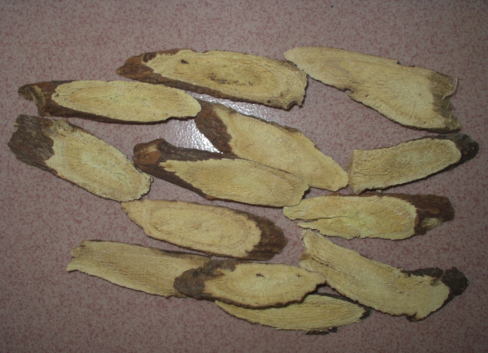  p>胀果甘草( i>glycyrrhiza inflata /i>  batalin),多年生 a>草本 