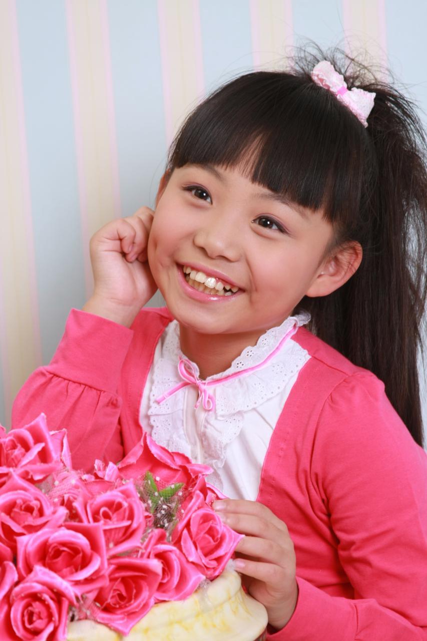 女孩 /a>,演唱者: a target="_blank" href="/item/赵天鸽/3444833"