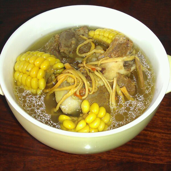 排骨玉米汤煮伊面