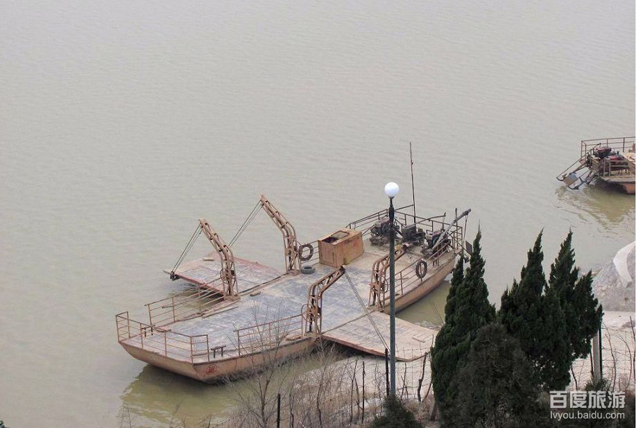 rox8">黄河古渡位于 a target="_blank" href="/item/银川市/129181"