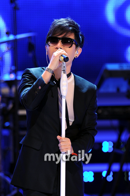  p data-id="gnyteh865a">李承焕,1967年1月13日出生,韩国男歌手.