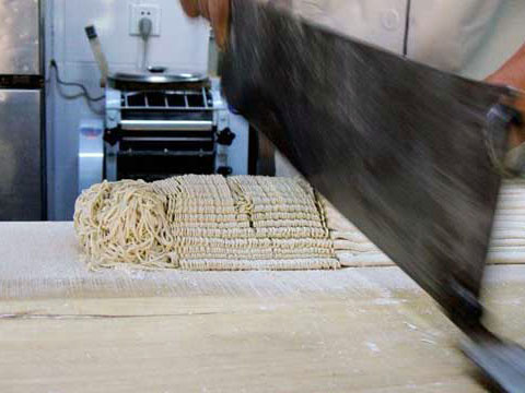  p>铜川大刀面是 a target="_blank" href="/item/陕西铜川小吃">陕西