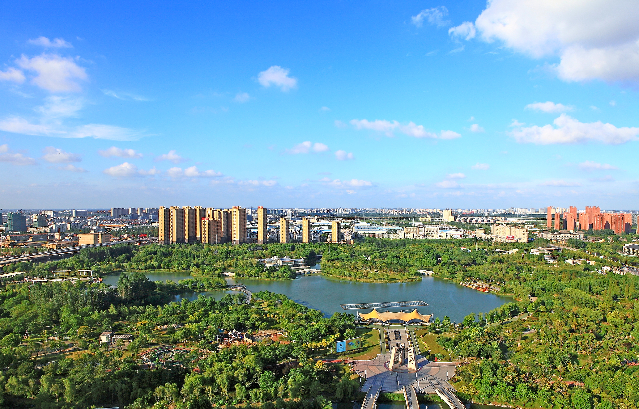  p> a href="#" data-lemmaid="5096789">盐城市 /a>盐渎公园位于盐城