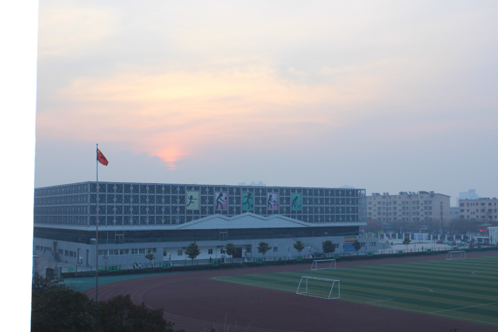  p>沛县第二中学创建于1978年,建校伊始,是一所含初中部的完全中学