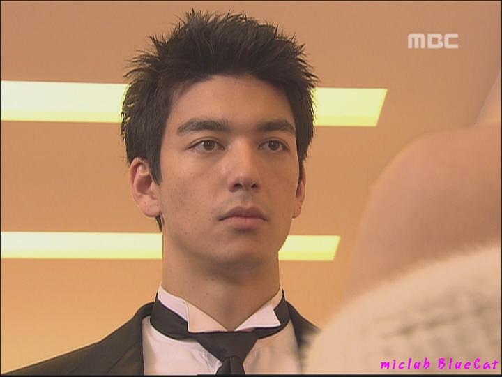  p>《甜蜜间谍》是韩国mbc电视台于2005年11月播出的的爱情喜剧,由高