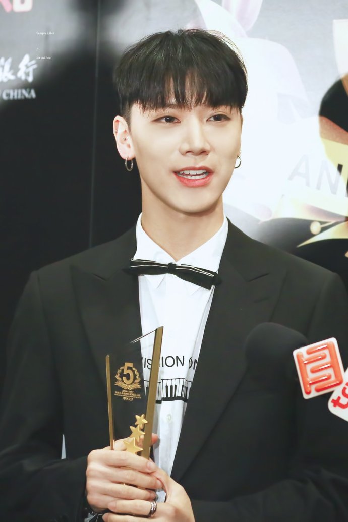  p>李永钦(ten),1996年2月27日出生于曼谷市,泰籍华裔男歌手,中国男子