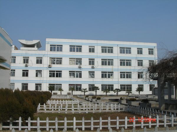  p>钦工中学坐落在淮安市淮安区古镇钦工镇西首(毗邻淮涟路).