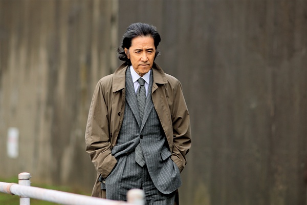  p>《三亿日元抢劫案》是藤田明二执导的电视剧,由 a href="#" data