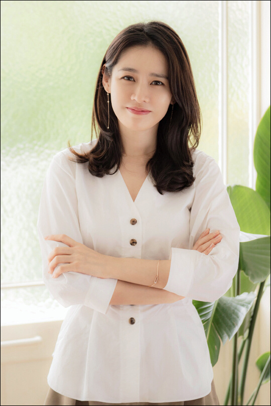 son ye jin),1982年1月11日出生于韩庆尚北道大邱市,韩国女演员