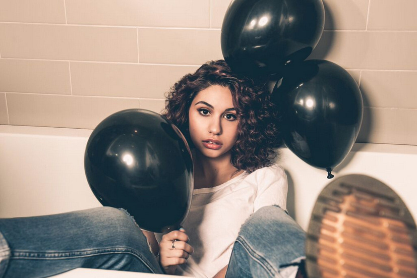  p>阿莱西娅·卡拉(alessia cara),全名阿莱西娅·卡拉乔洛(alessia