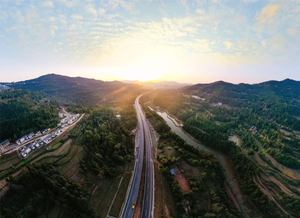 巴中—万源高速公路