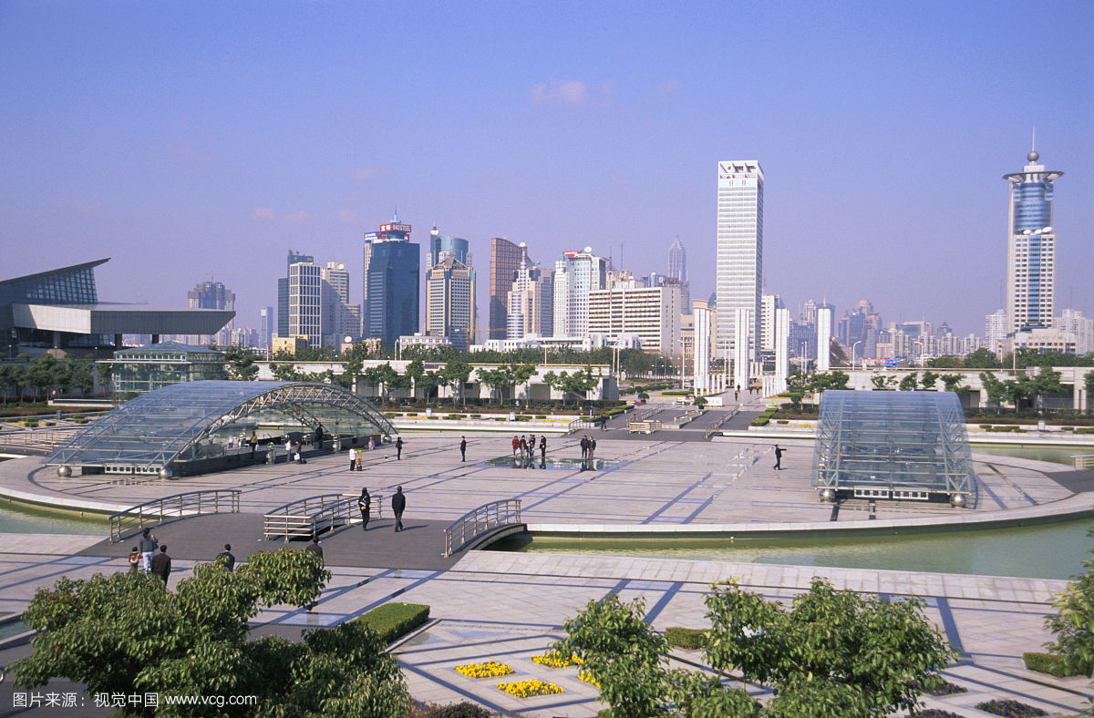  p>长春市的世纪广场位于长春市中心城区和净月开发区的交界点上,卫星