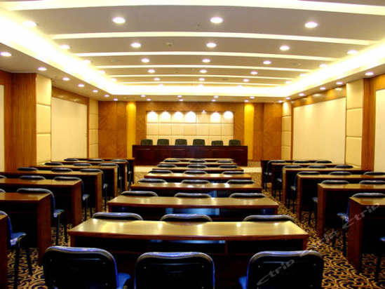  p>中山新都酒店位于繁华的中国灯饰之都——古镇镇中兴大道上,毗邻镇