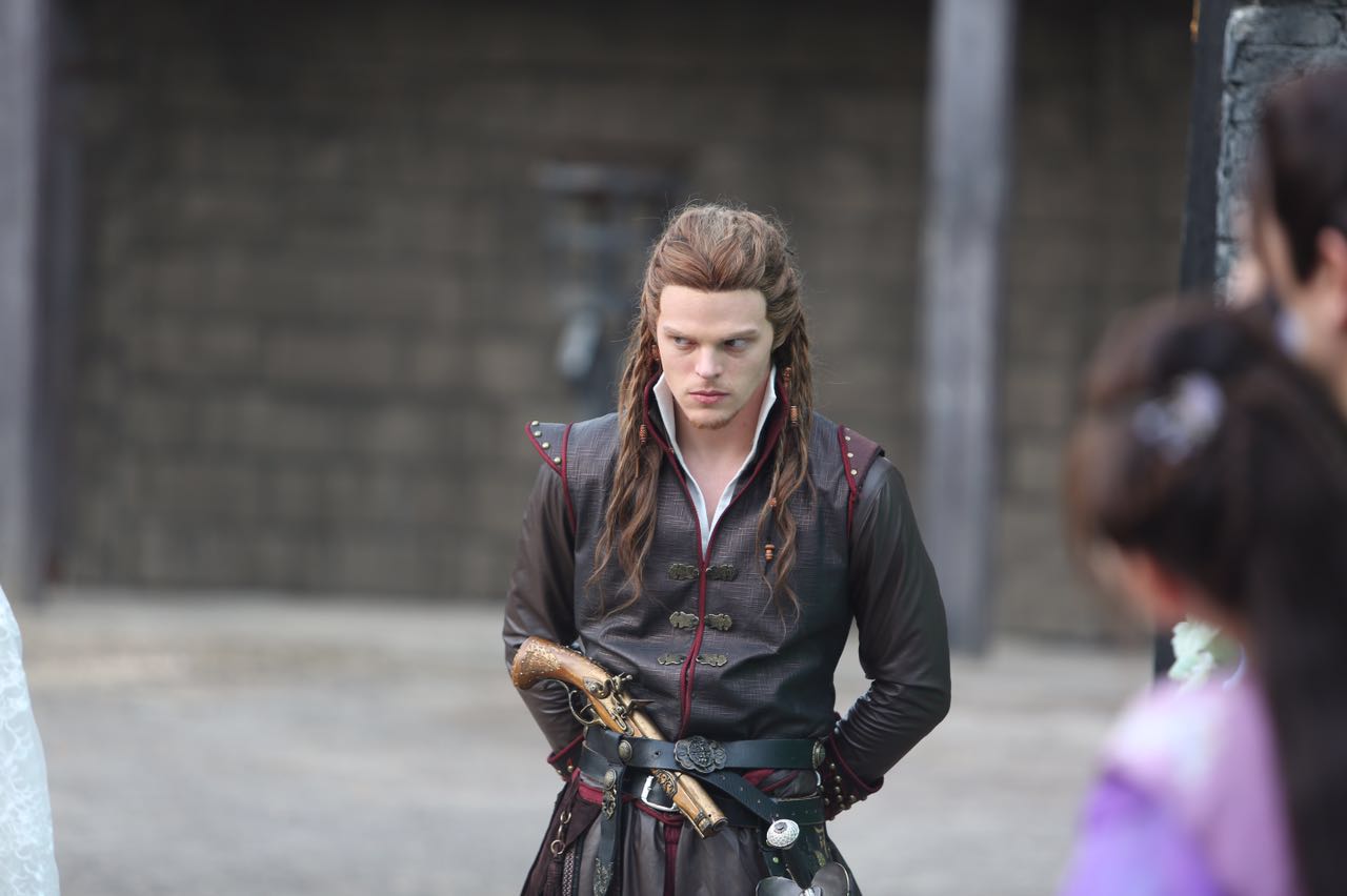  p data-id="gnwrrc3h70">芮丹尼,11月28日出生