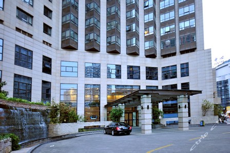  p>上海静安紫苑酒店式公寓地处上海市中心,位于静安区江宁路武定路口