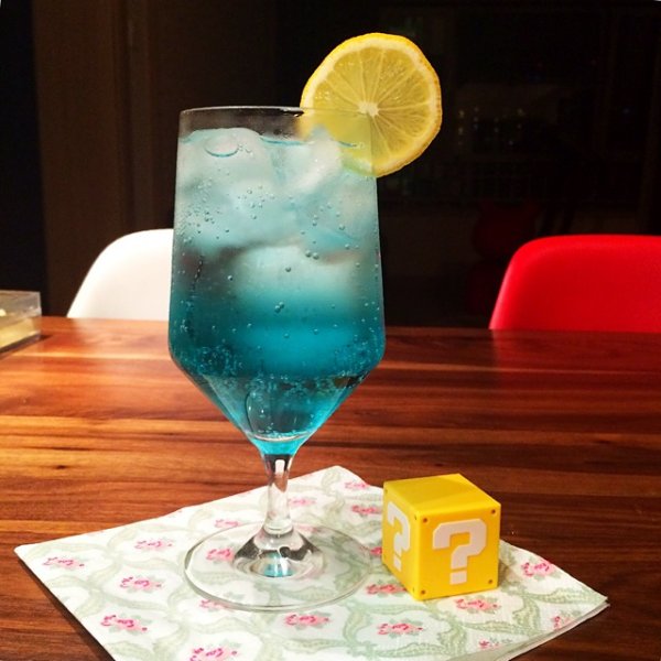  p>晚餐鸡尾酒这是用晚餐时佐餐用的鸡尾酒,一般口味较辣,酒品色泽