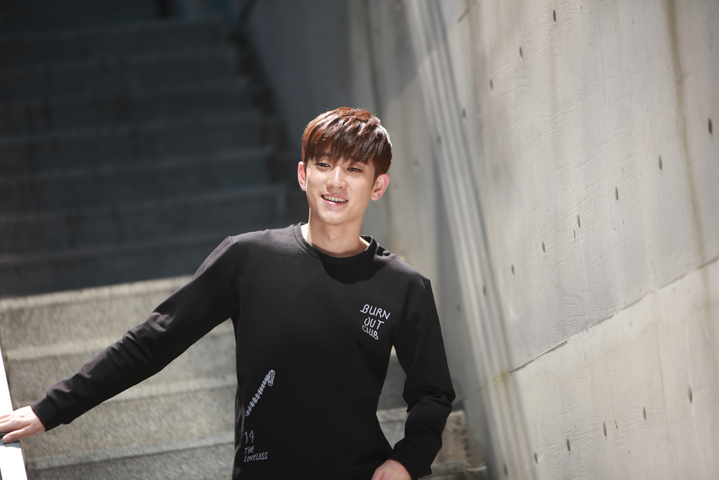  p>王矜霖 ,1990年4月23日出生于黑龙江省哈尔滨市巴彦县,中国内地