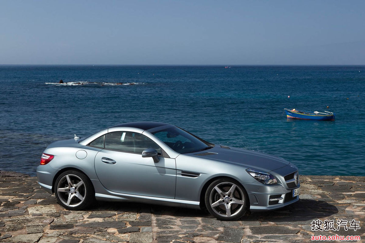  p>奔驰slk是全球首款大批量生产的硬顶敞篷 a href="#" data-lemmaid