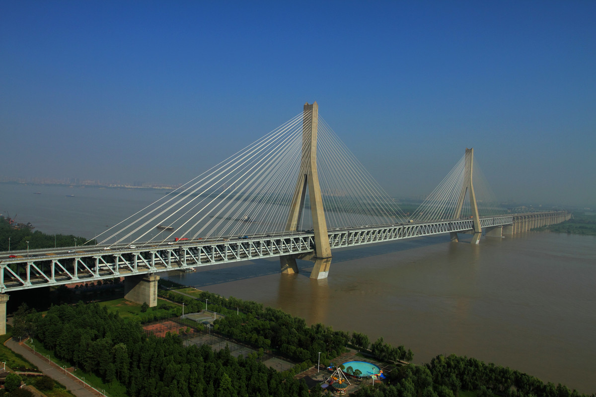 长江大桥(tianxingzhou tianxingzhou river bridge)是中国湖北省武汉