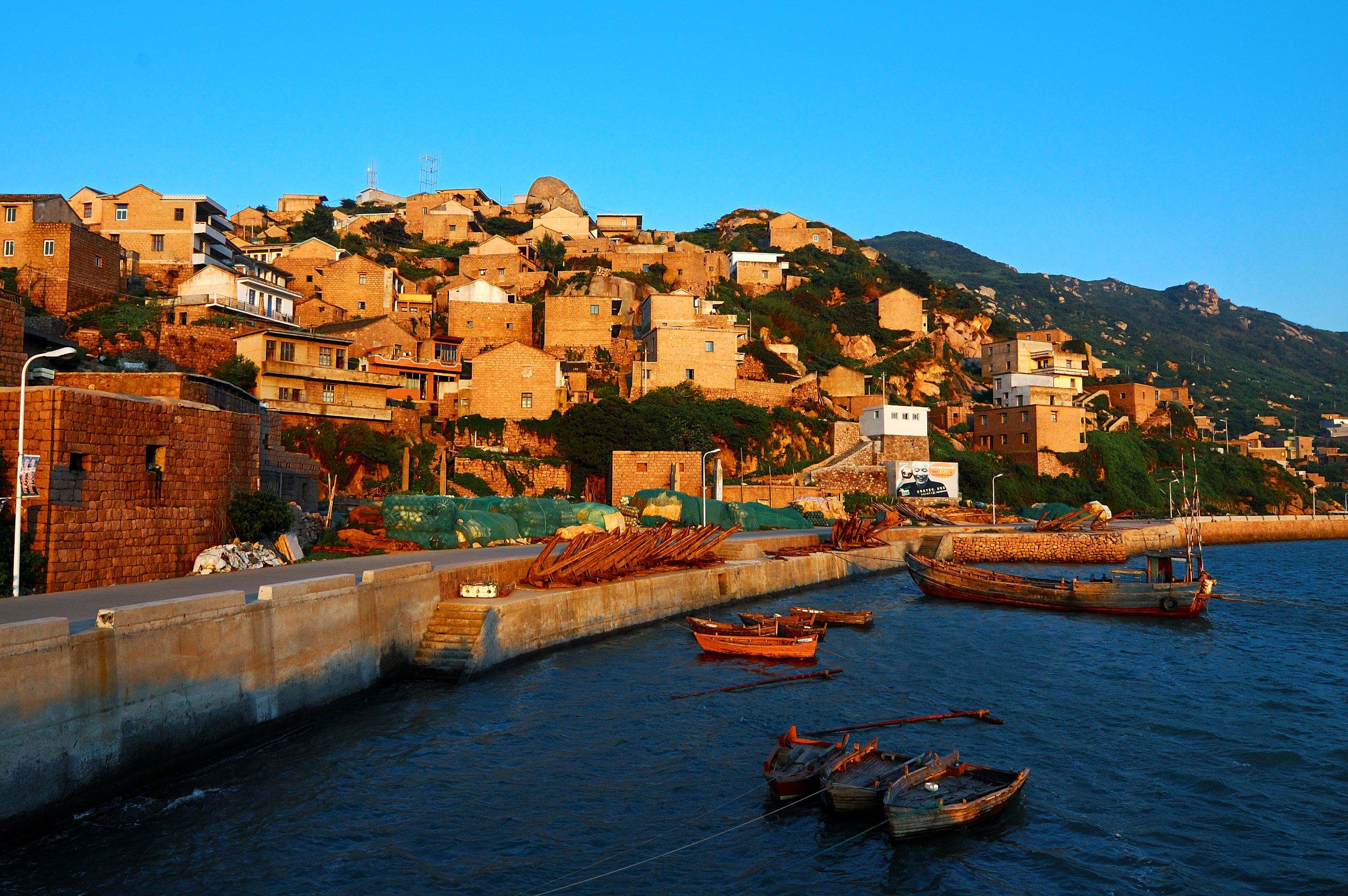 data-id="gnzlc9vfrl">中国渔村,位于浙江省宁波市象山县,是指"石浦"