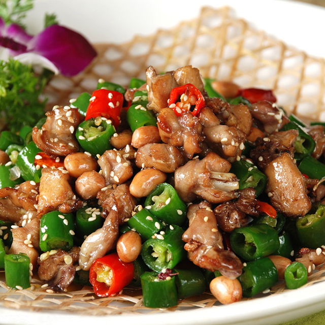  p>麻辣水煮兔是一道以冬笋,兔肉为主要食材制作的荤菜. /p>