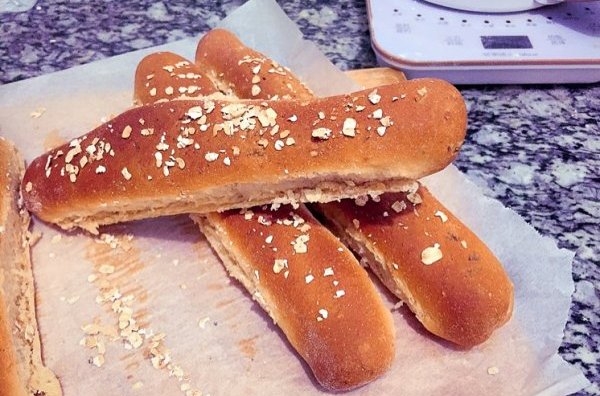  p>法国长形谷物面包主料是 a href="#" data-lemmaid="1110320">高筋