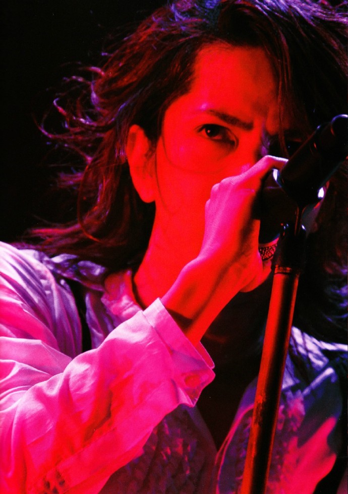  p>hyde,本名"宝井秀人",1969年1月29日出生于日本和歌山县和歌山市.