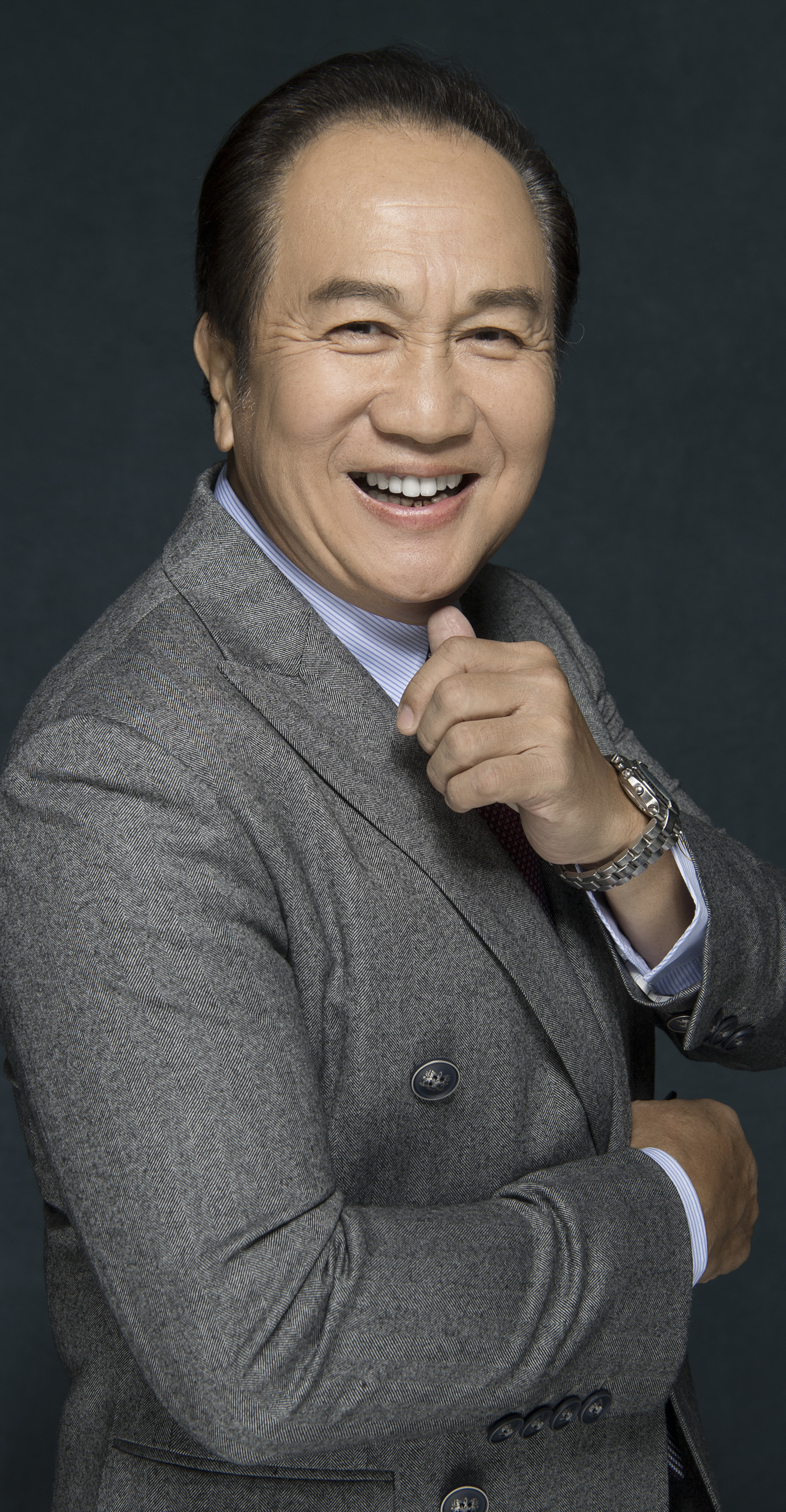  p>郭锋(kwok fung,曾被误称为郭峰),原名郭民富,1951年10月27日生于