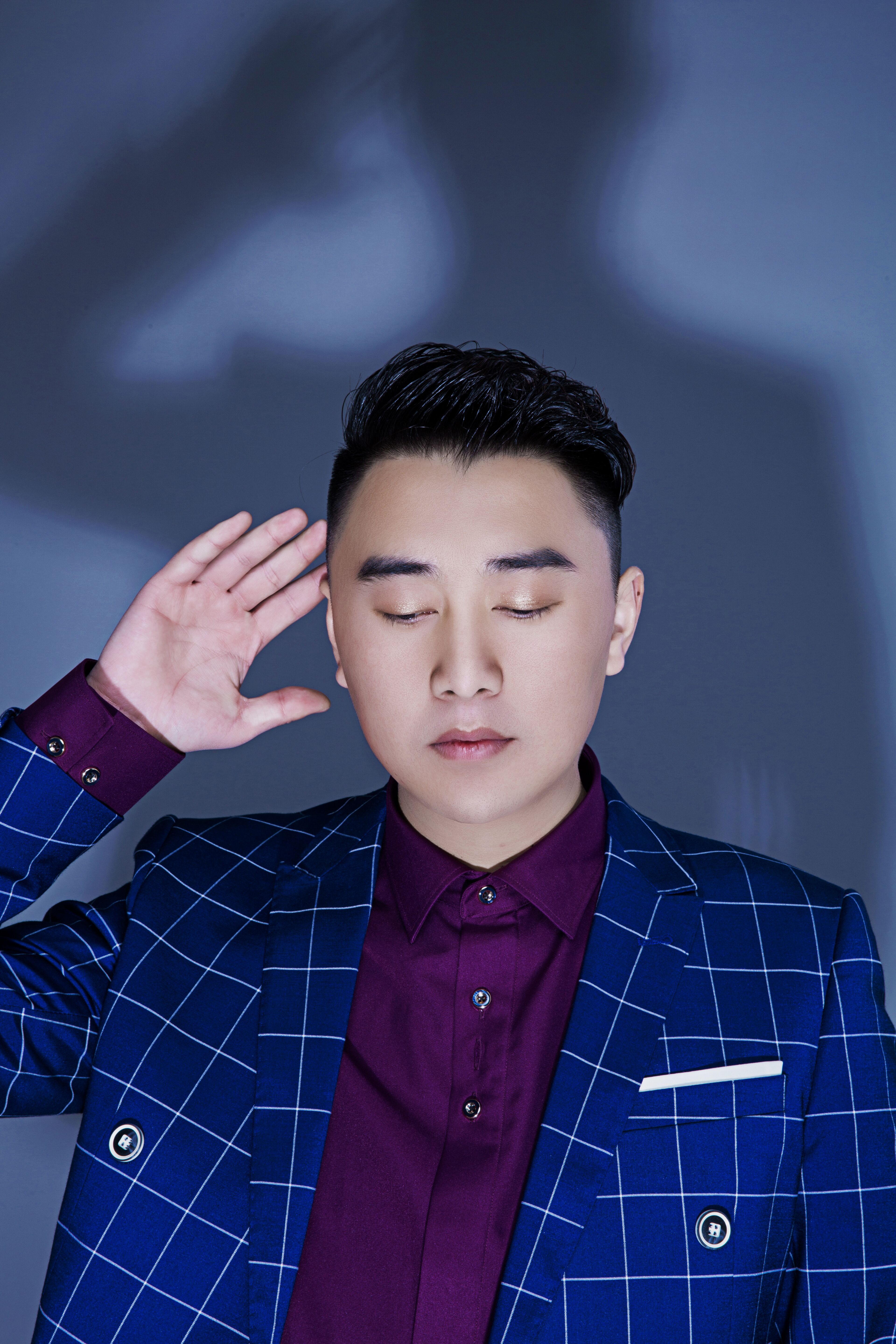 莫日根,蒙古族男歌手,演员,代表作品有歌曲