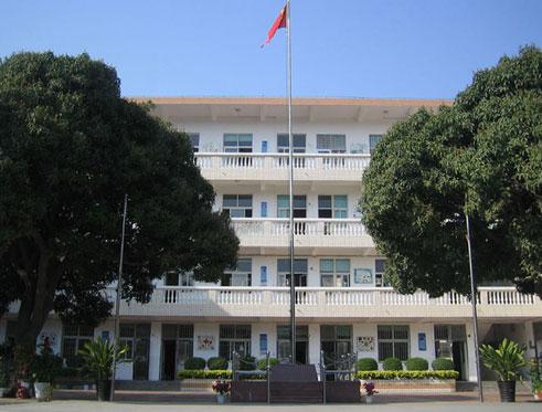  p>厦门市华昌小学是厦门市湖里区的一所公办小学,位于湖里区华昌路47