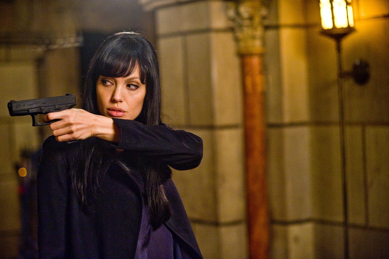 id="9576480">菲利普·诺伊斯 /a>执导,于2010年7月23日在美国上映