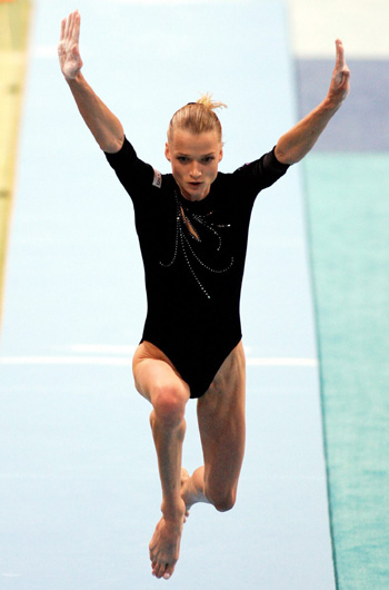  p>霍尔金娜1979年1月19日出生于 a href="#" data-lemmaid="125568">