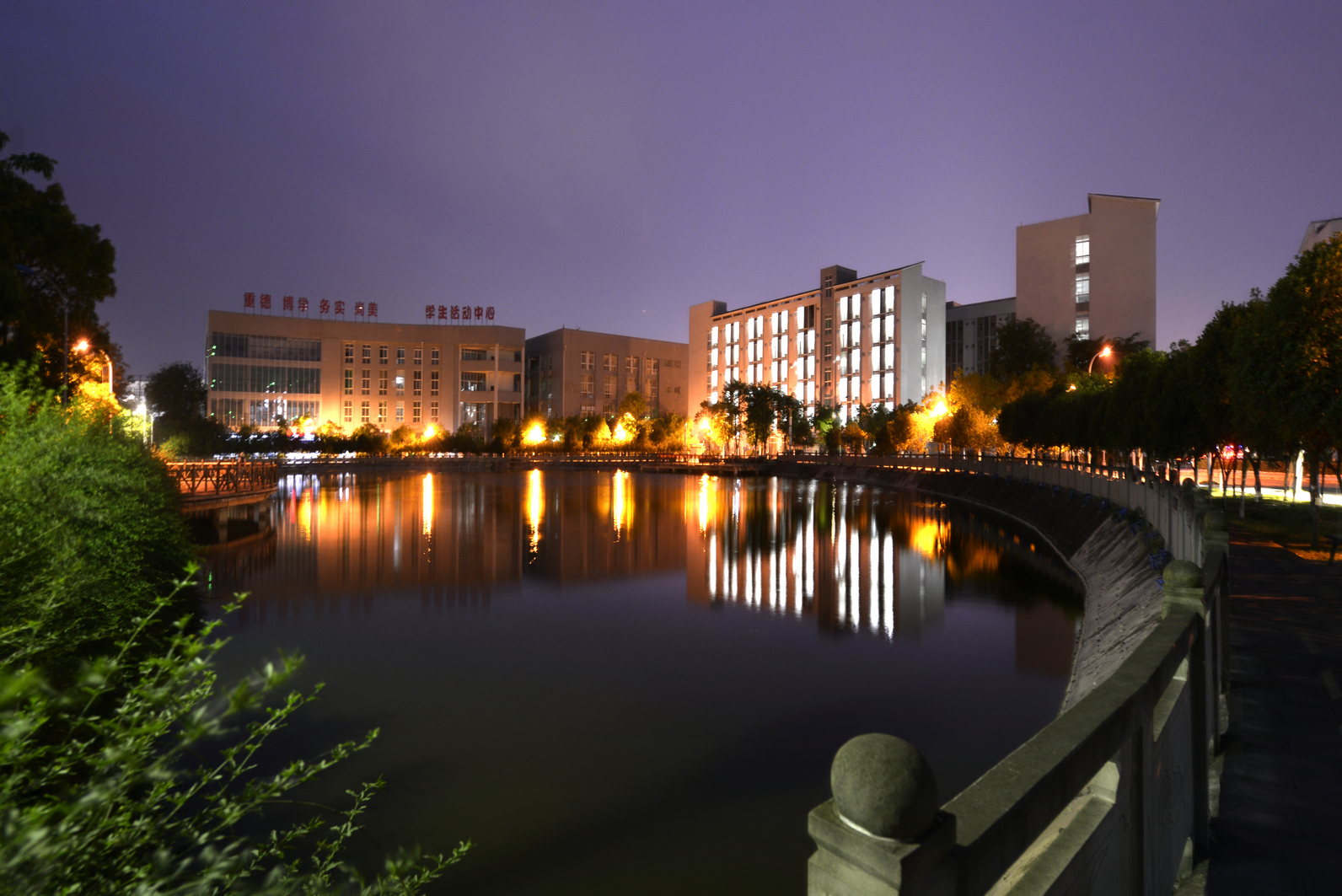  p>德阳科贸职业学院(原四川师范大学广汉校区)是经 a target="_blank