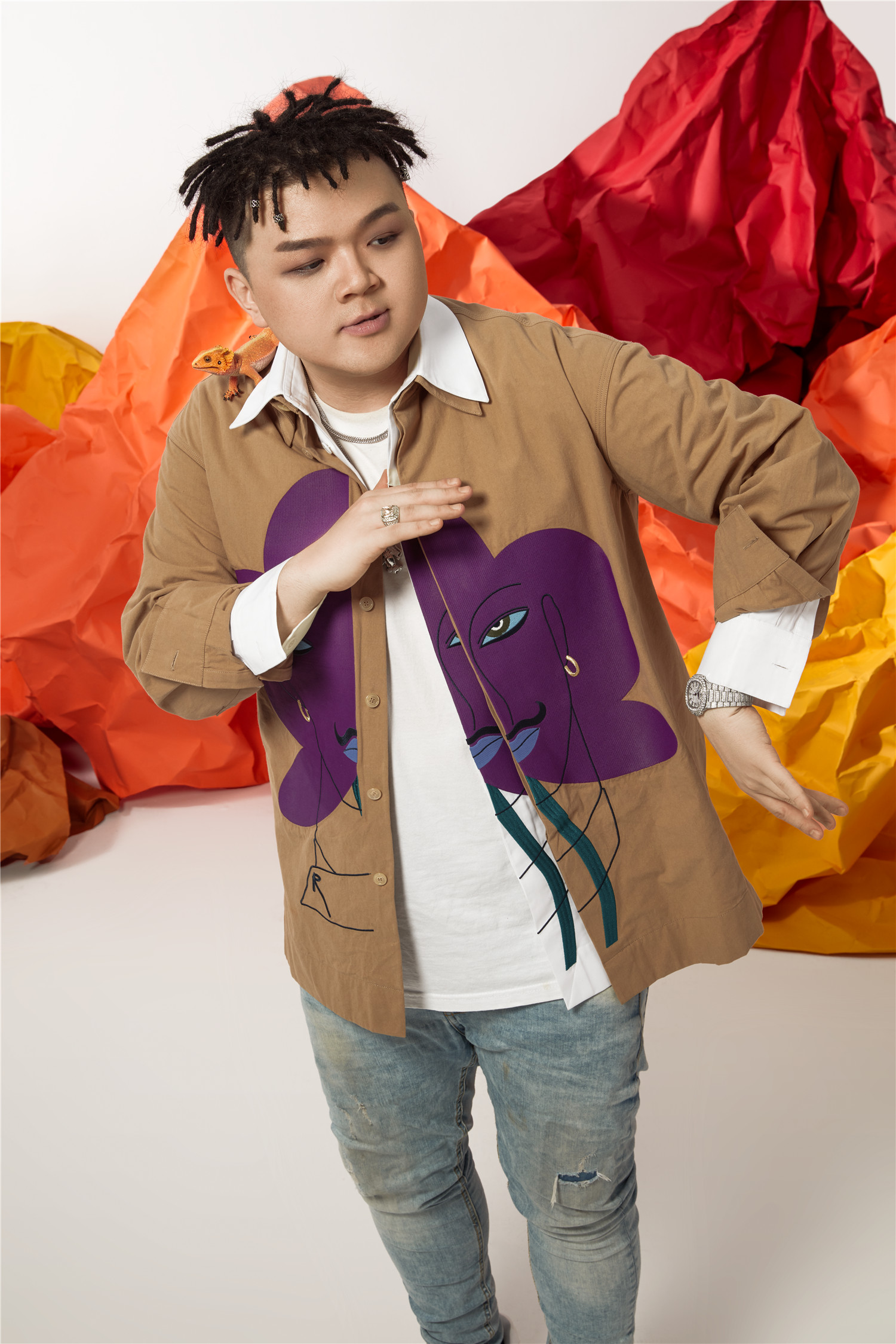  p>艾福杰尼(after journey),本名陈嘉申,1992年3月26日出生于新疆