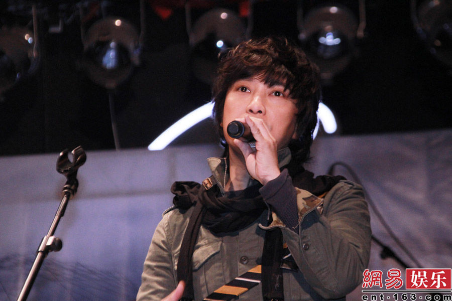  p>邰正宵(samuel tai),1966年11月6日出生于香港,祖籍安徽省当涂县