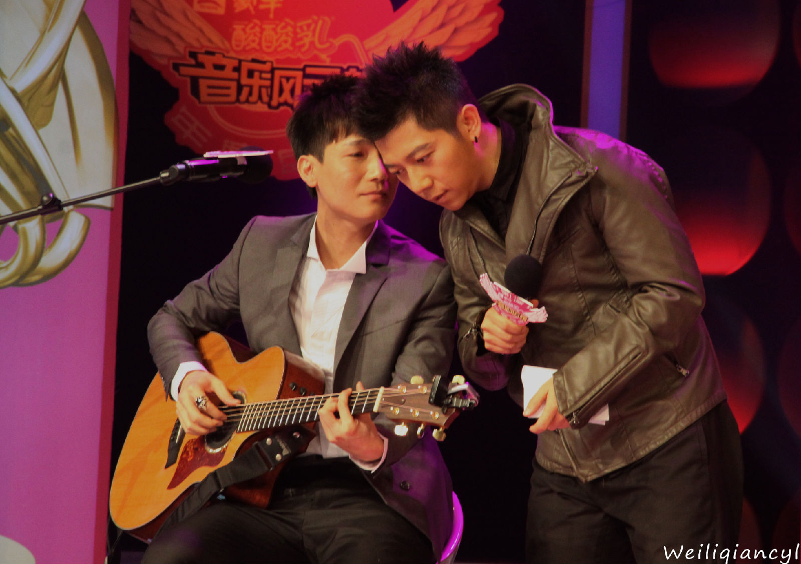 祖籍广东省普宁市,中国内地流行乐男歌手,原创音乐人,影视演员,吉他手