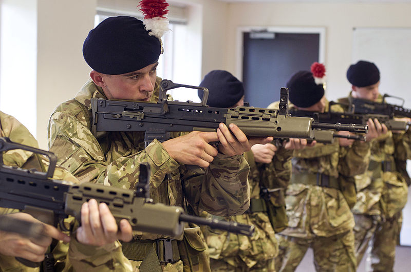  p>l85a1式突击步枪隶属于英国军队的主力轻武器之一,该突击步枪后来