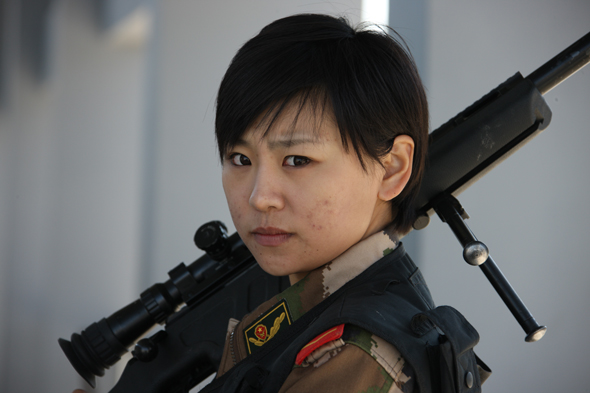 70米,2006年12月入伍,中共党员,下士,现任特警学院女子特警队二分队三