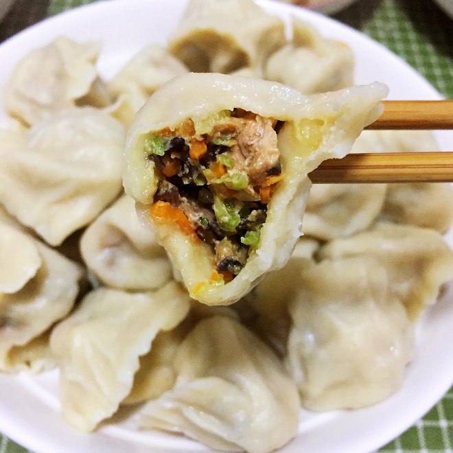 芹菜木耳猪肉饺子