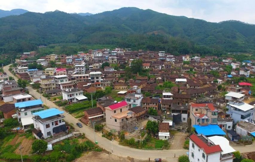 沙建镇,隶属于福建省漳州市 a target="_blank" href="/item/华安县