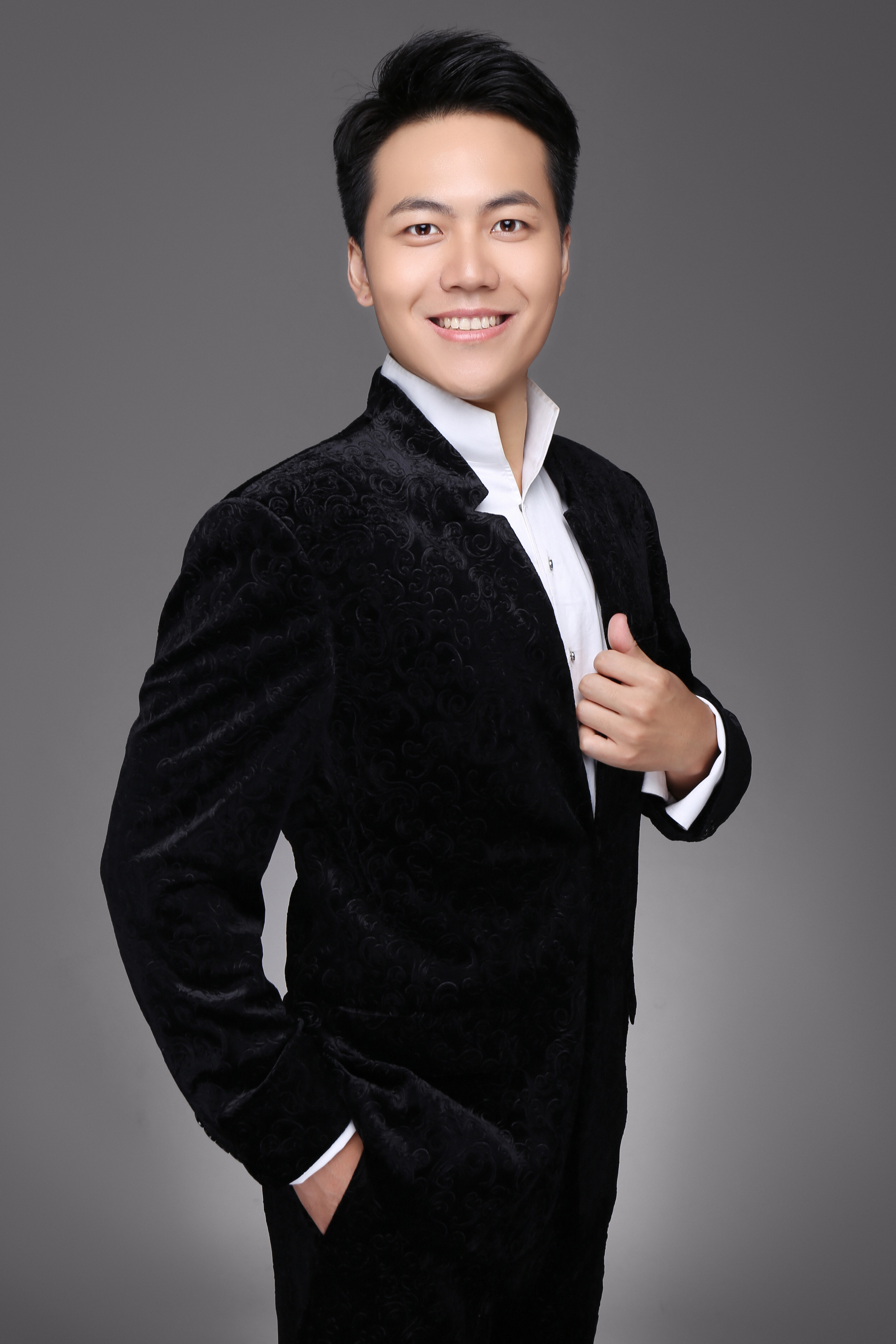  p>李勇君,青年男高音歌唱家,毕业于 a target="_blank" href="/item