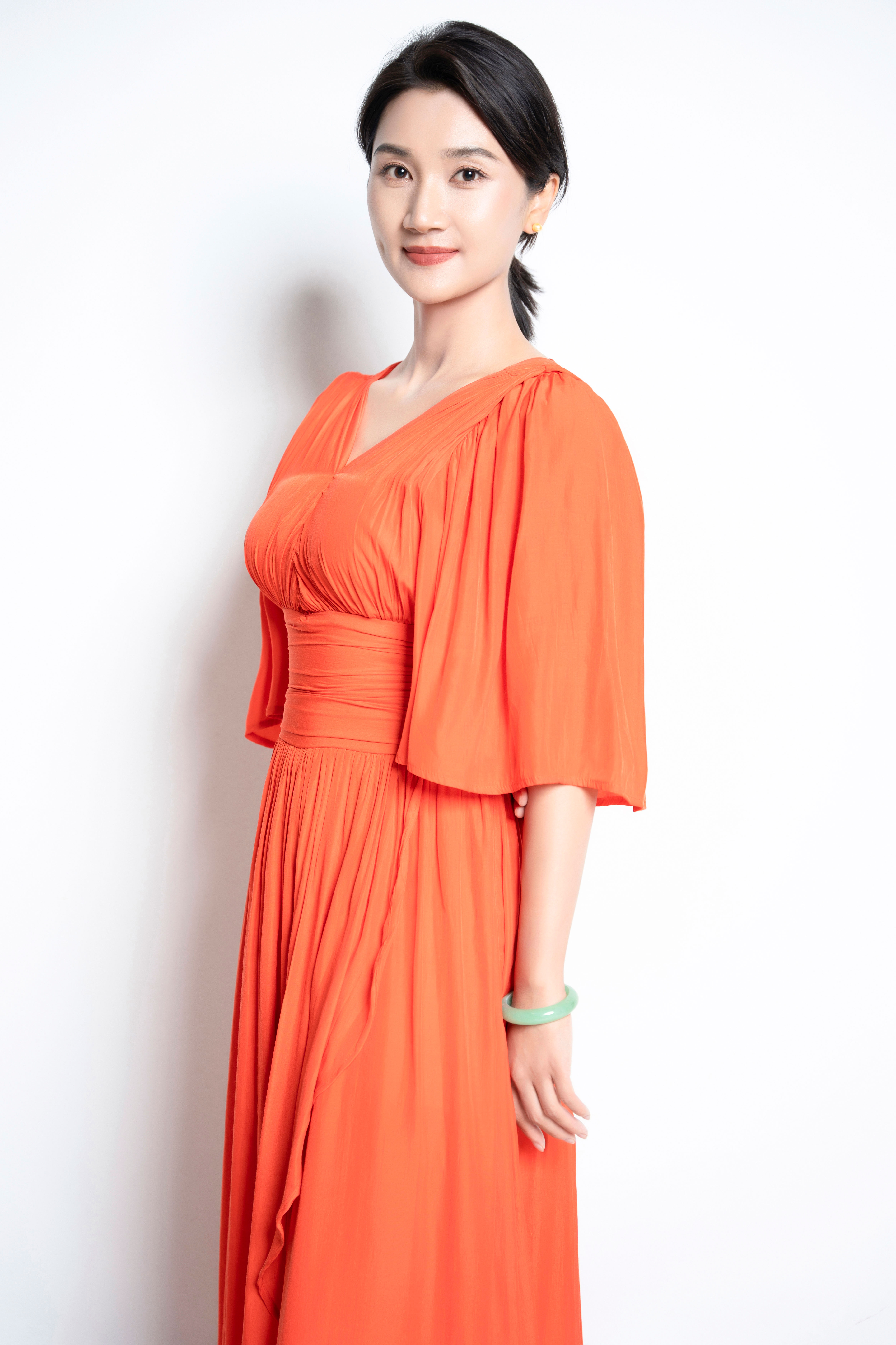  p data-id="go05hu5jmo">文君,原名张文君,大连人,毕业于吉林艺术