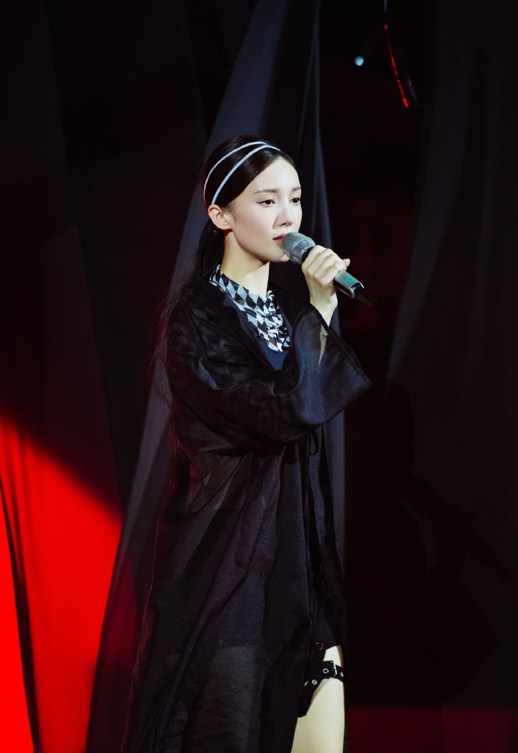  p>金晨,1990年9月5日出生于山东省济南市,毕业于北京舞蹈学院民族舞