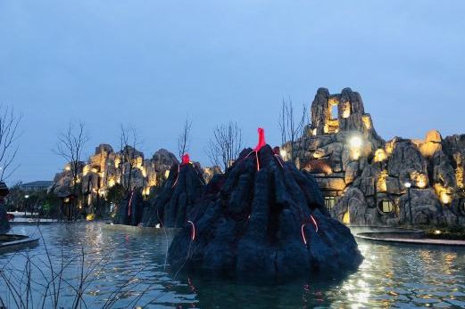  p>南山汤泉位于六安市金安区望城街道异域风情颐养旅游小镇. /p>